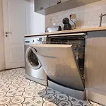 아파트 Bica Patio 3bdr Duplex By Lovelystay 리스본