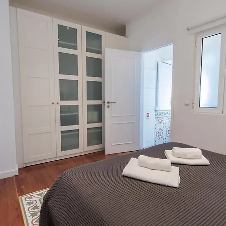 Lovelystay - Bica Patio Duplex Appartement *