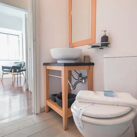 Lovelystay - Bica Patio Duplex Appartement
