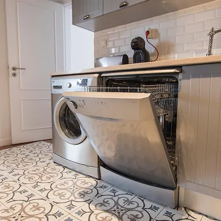 Appartement Lovelystay - Bica Patio Duplex Lissabon