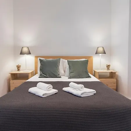 Lovelystay - Bica Patio Duplex * リスボン