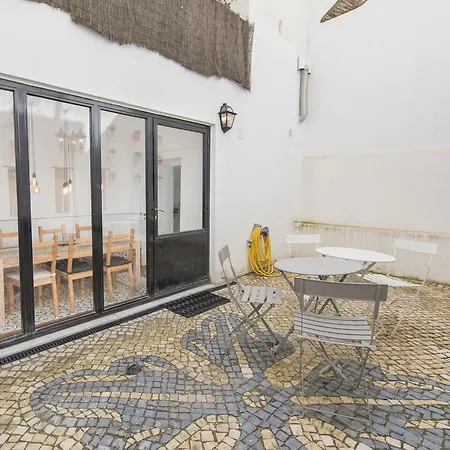 アパート Lovelystay - Bica Patio Duplex