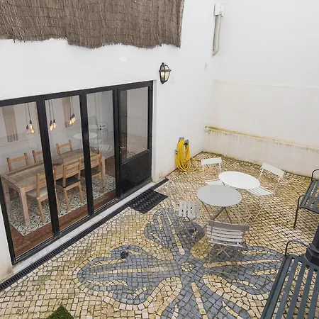 アパート Lovelystay - Bica Patio Duplex