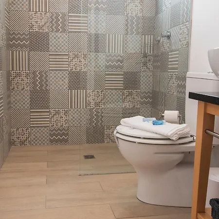 Bica Patio 3bdr Duplex By Lovelystay