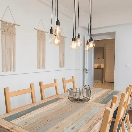 アパート Bica Patio 3bdr Duplex By Lovelystay リスボン