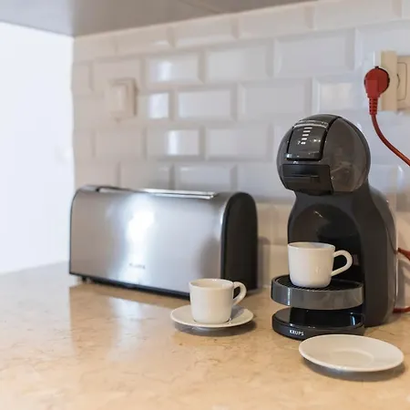 Lovelystay - Bica Patio Duplex アパート リスボン