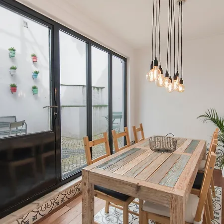 アパート Lovelystay - Bica Patio Duplex リスボン